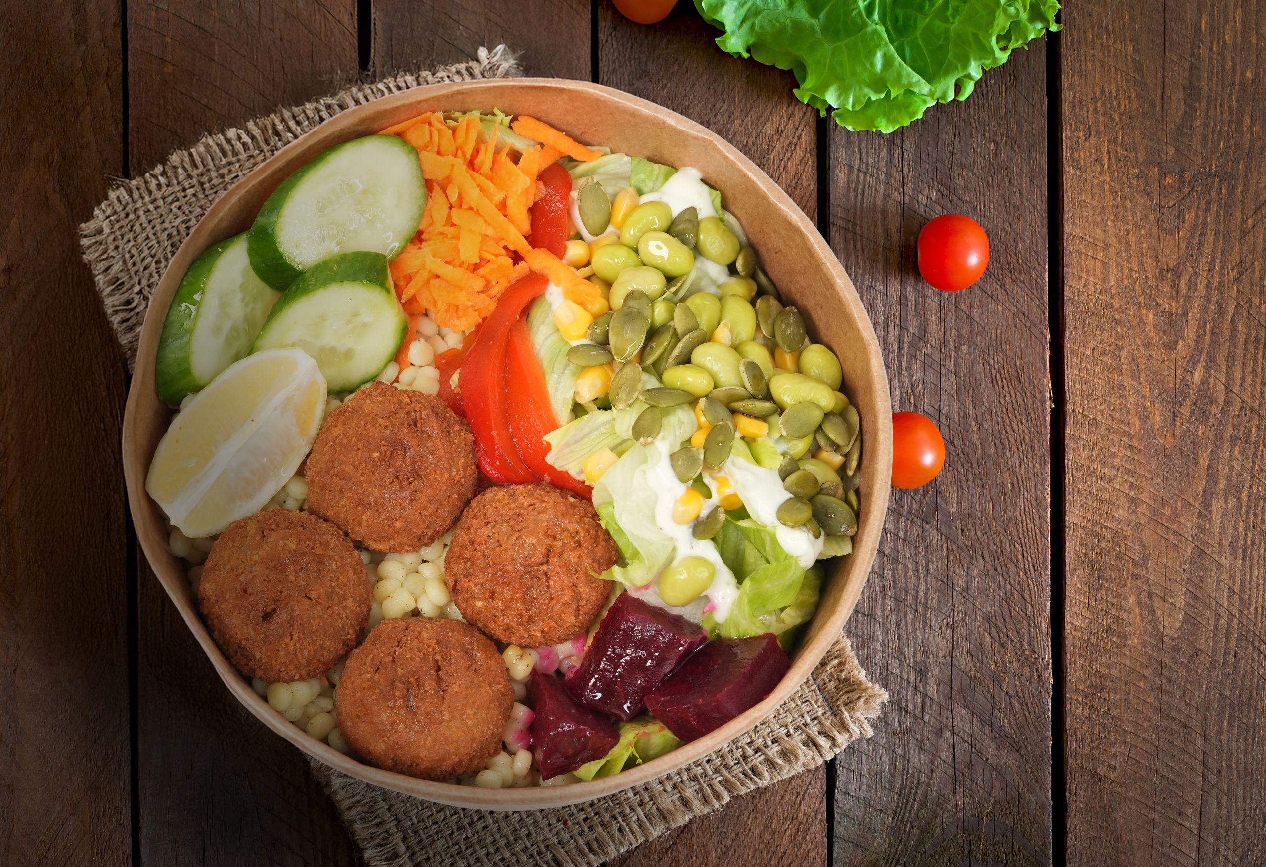 Club sandwich with cheese, cucumber, tomato, smoked meat and salami. Served with French fries.